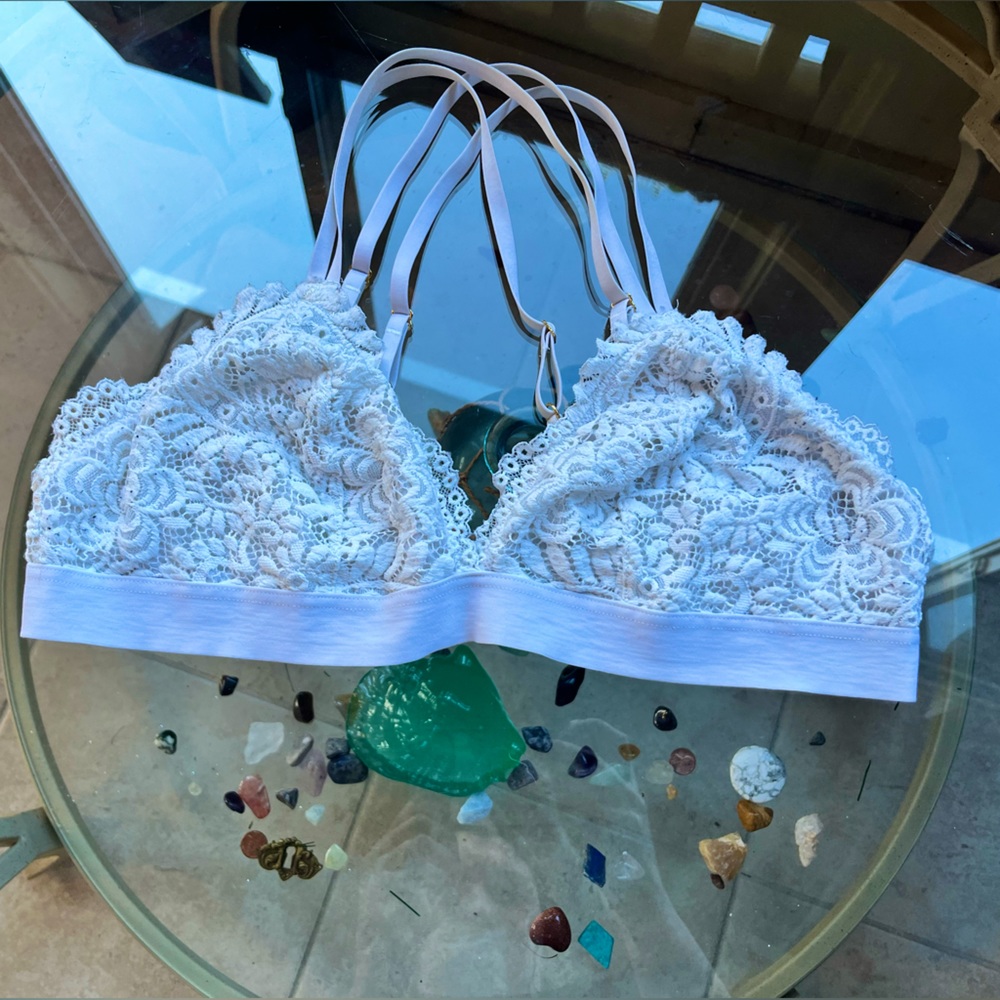🪷AERIE🪷- White Lacey Bralette- Size LG